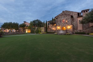 Bella-Collina-Clubhouse-Grand-Lawn