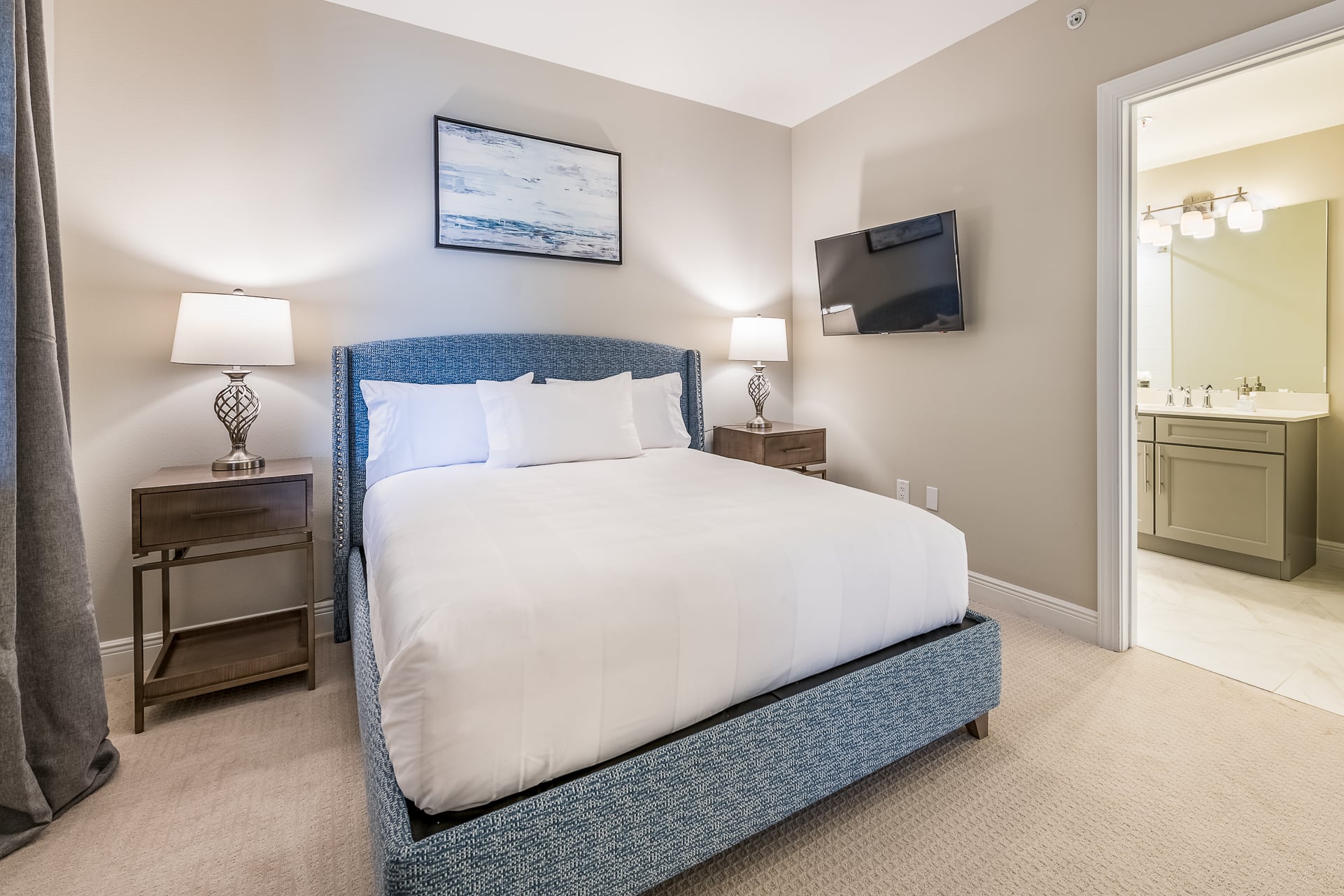 Second bedroom and bath at Siena Hotel suite at Bella Collina
