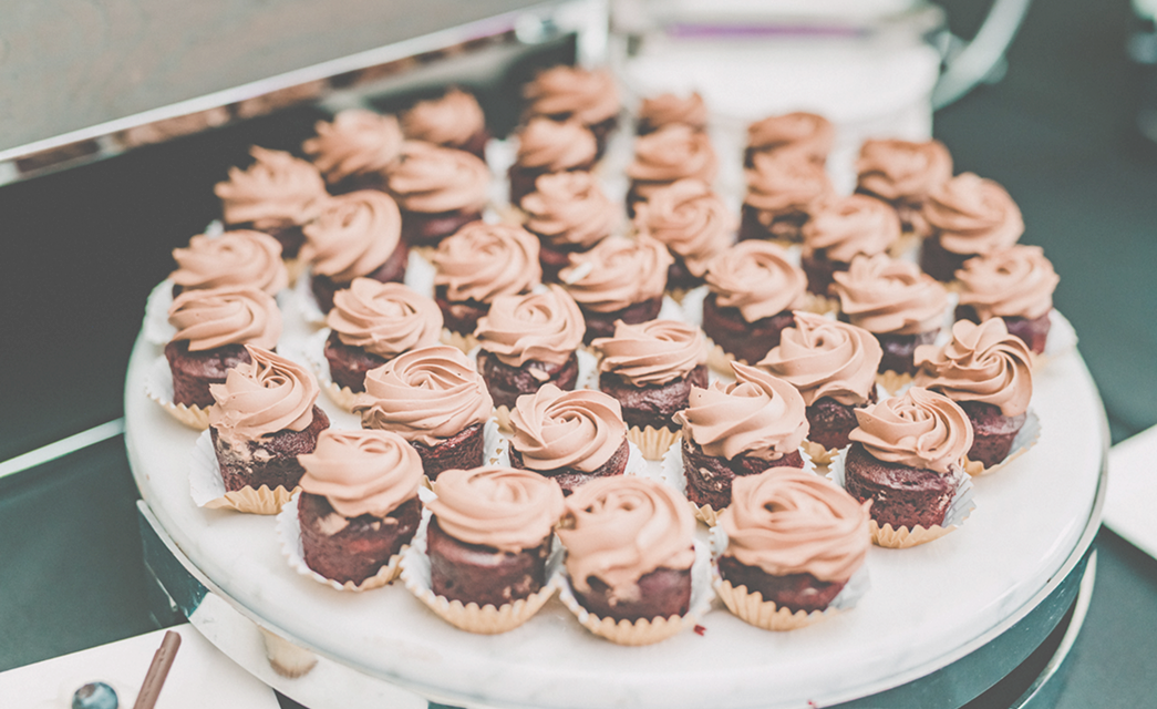 Mini chocolate cupcakes with swirled frosting at Bella Collina wedding tasting event
