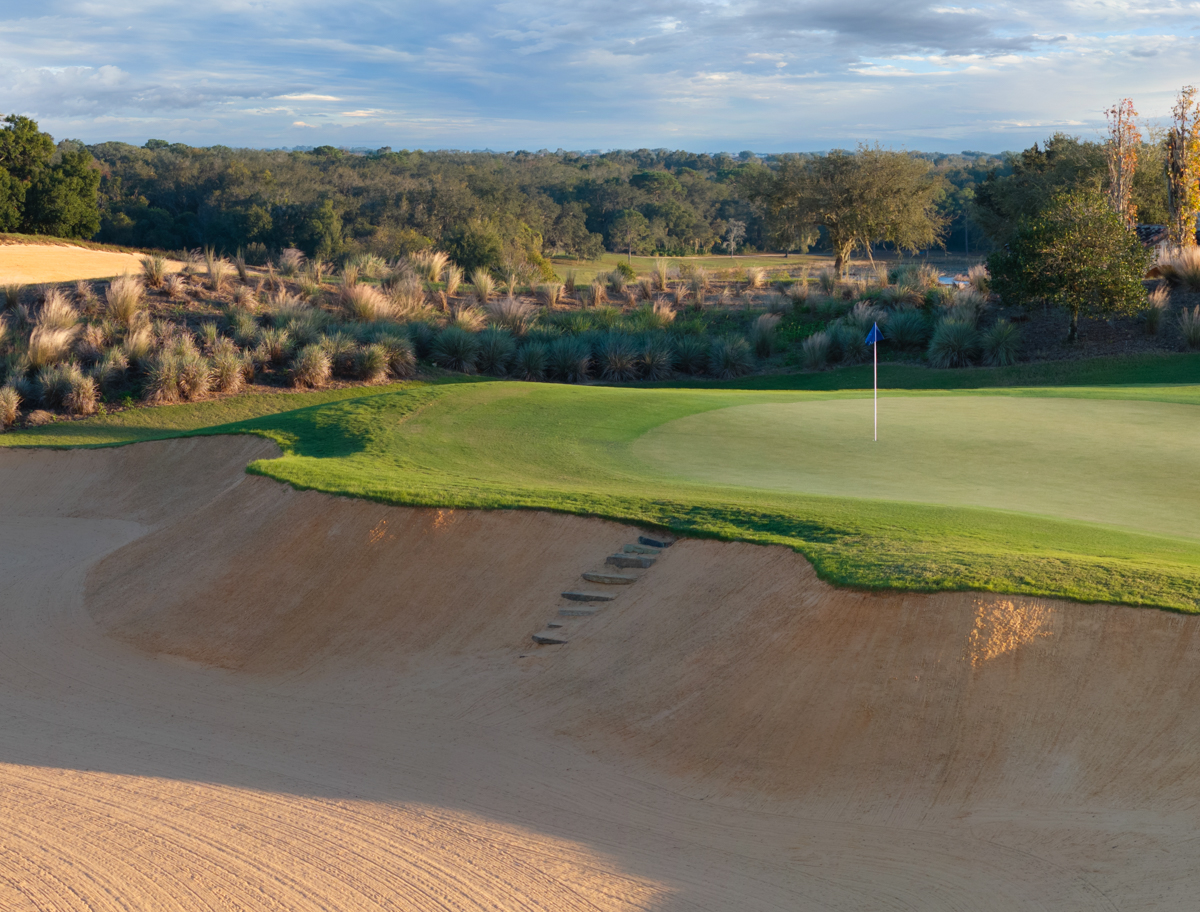 Picture of the bunker on hole 14 at Bella Collina golf course
